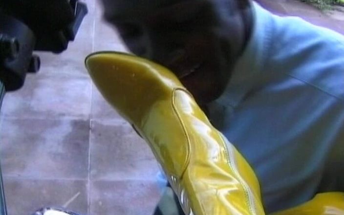 German's Fetish: Bu Alman model fotoğrafçısını gırtlağına kadar almaya hazır