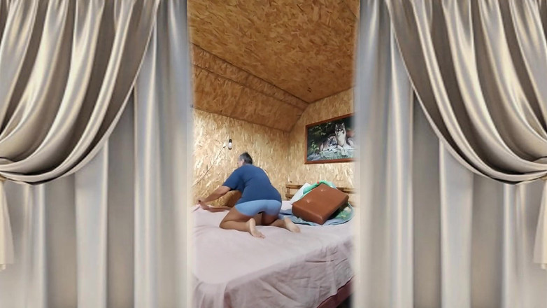 Lukerya: Ama de casa caliente Lukerya saluda a un nuevo día