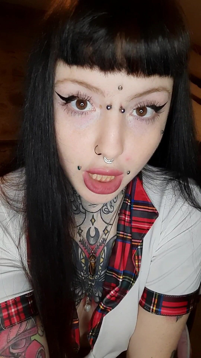 Yourfavecumslut: Reuzes spijsverteringssysteem rollenspel