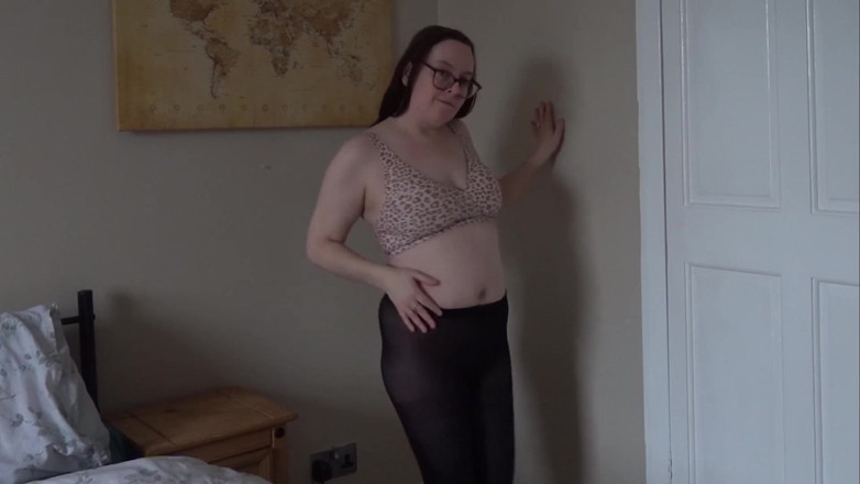 Littlevixen: Schwarze strumpfhose und bh-striptease