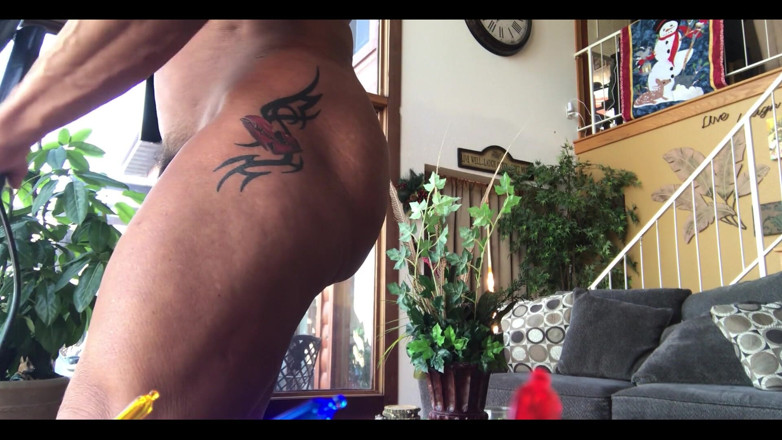 Musclemama4u: Vacuuming Bottomless and Horny Af!!
