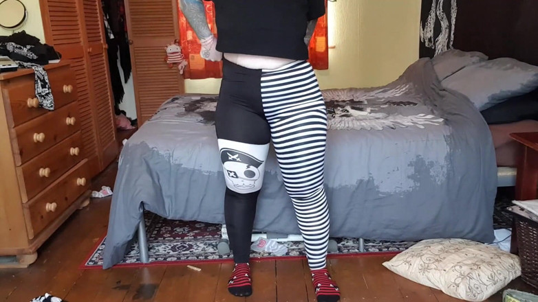 Tattooed Milfy Mama: moti gand vaali gori larki leging men streching aur viry...
