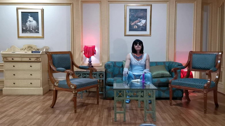 Sissy Cummy Lingerie: Érotisme Et Naturalisme Dans Un Hôtel À Bangkok Ou Le Soir...