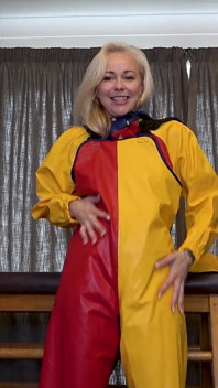 Reite deine herrin: pvc-ponyboy, wichsanleitung und necken