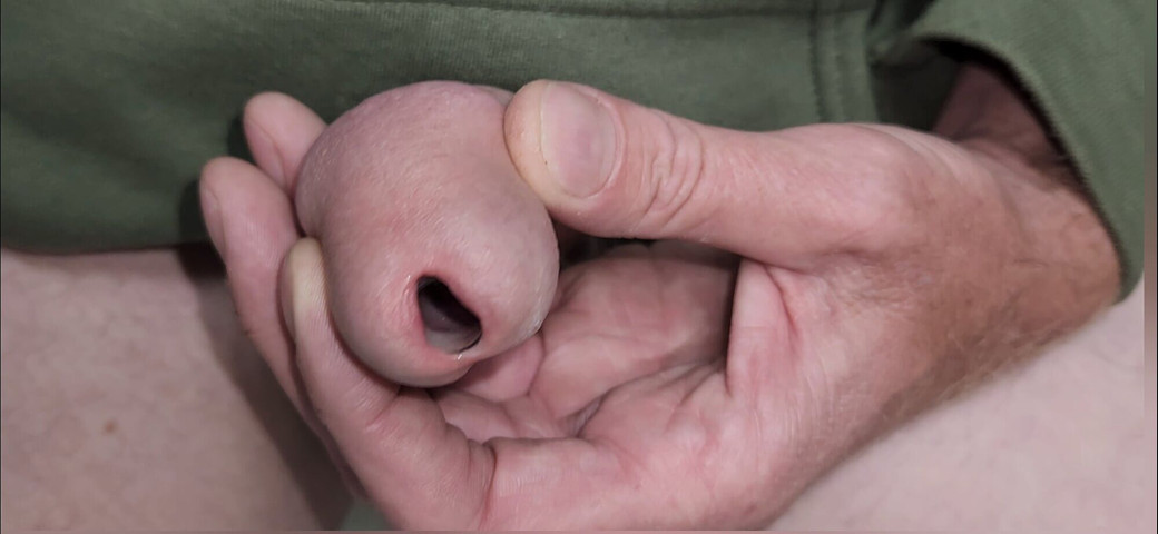 Urethral Toys and Gaping Pee Hole While Urinating (I-Heart-BBW)