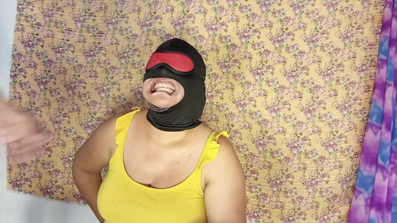 Bondage homemade mature: Kurvige reife desi mit verbundenen augen lutscht schwanz hart dann...