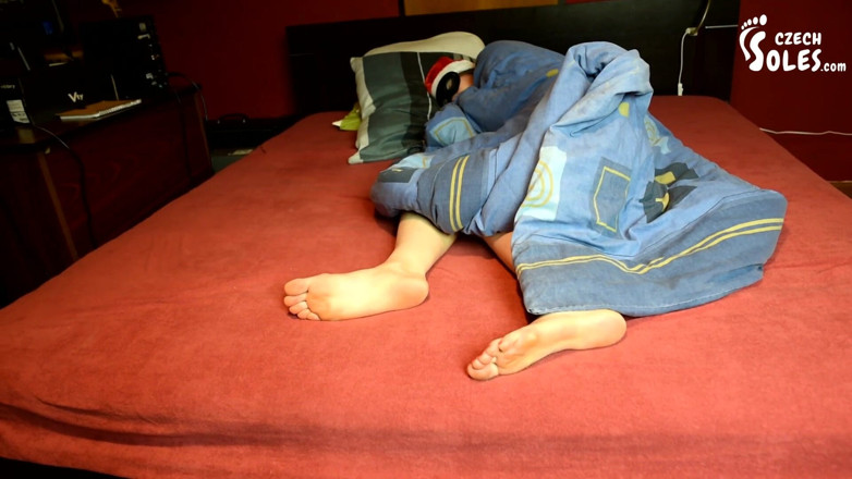 Czech Soles - foot fetish content: Tired feet in bed massage