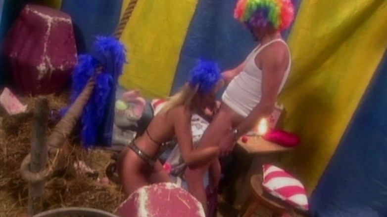 XXXEROTICONLY: Si nakal badut dijilat dan dientot habis-habisan