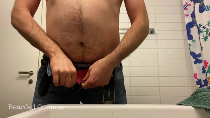 Beardedcummer: Owłosiony tata niedźwiedź goli kule i zakłada nosze - bez spermy