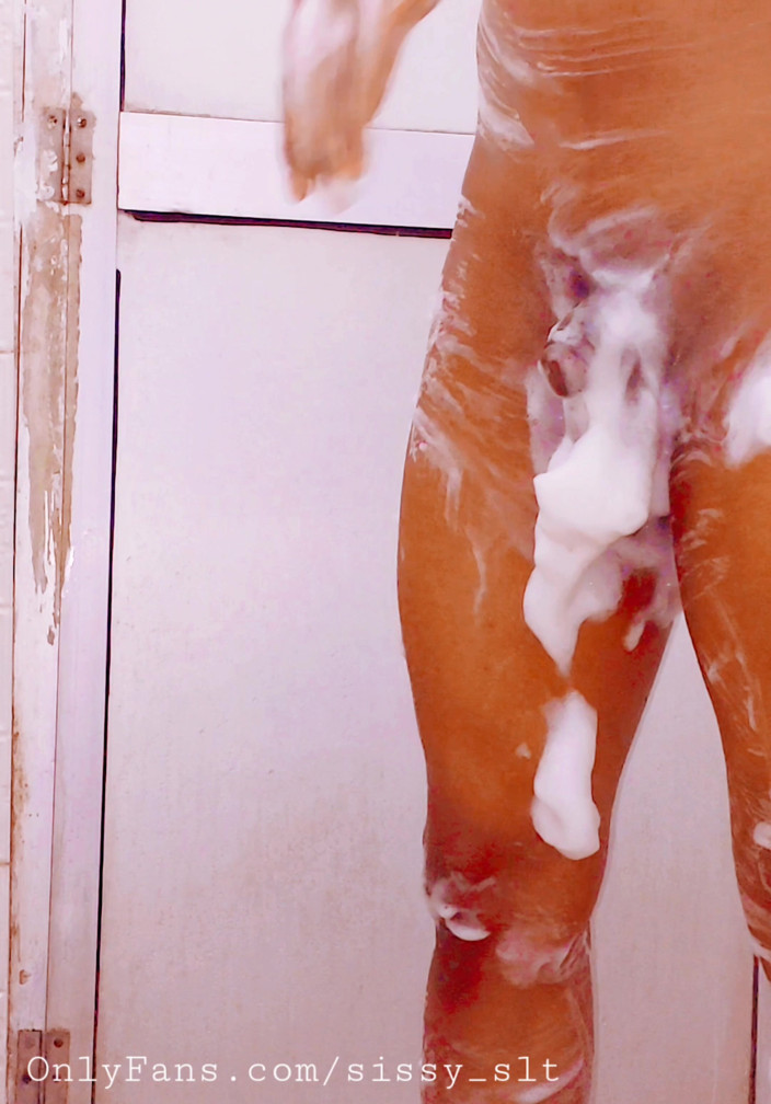 Sissy Bisexual: Maricas Gêmea Cuidando De Seu Corpo Femine