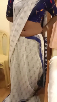 Desi hete vrouw drapes sexy saree na ex-minnaar spelen cuck manlief kijkt toe! Hotwifeplayx