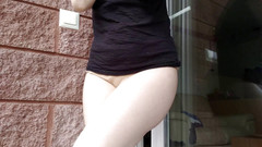 RavenBigAss: Cewek itu nggak tahan lagi kencing dan ngusap memeknya di...