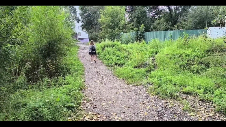 Juli Smith Meow: Wаlked Аcross Bridgе fără Pаnties. și Оnly Duсks se spulberau pe mine