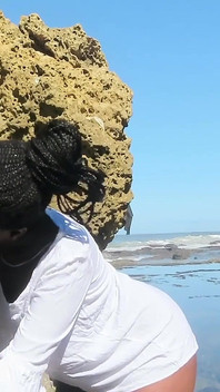 Kouření na pláži od teenagerky