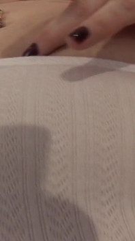 Blonde rijpe bbw laat je graag haar dikke kont zien
