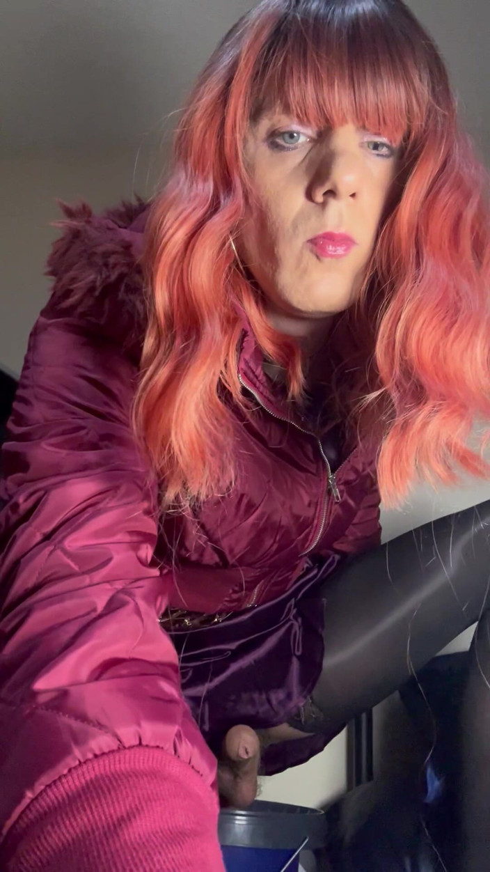 Jessica silk: Jess silk cavalca un dildo