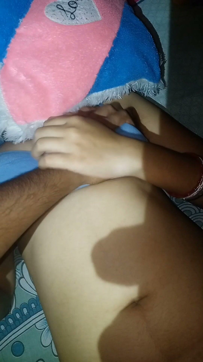 Hubby 23: ฉันโทรหาลูกพี่ลูกน้องสาวที่แก่กว่าที่บ้านและเย็ดกับเธอ