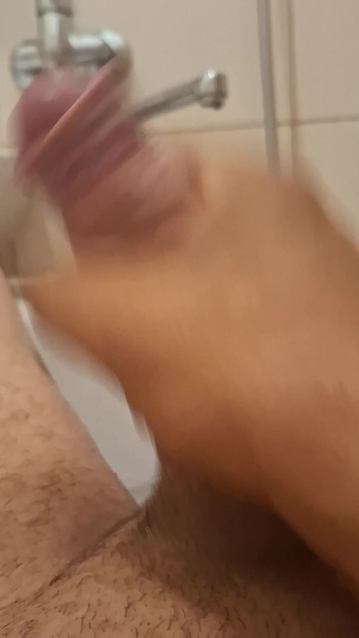 Tomeek Silver: Masturbated in the Bathtub