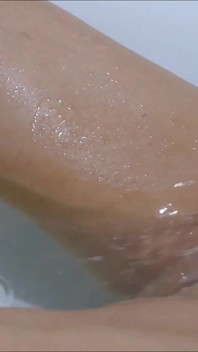 Orgasmus Fingern &nackt in Der Badewanne Masturbieren