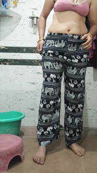 Priya Bhabi – penggambaran video badan seksi berpantat besar