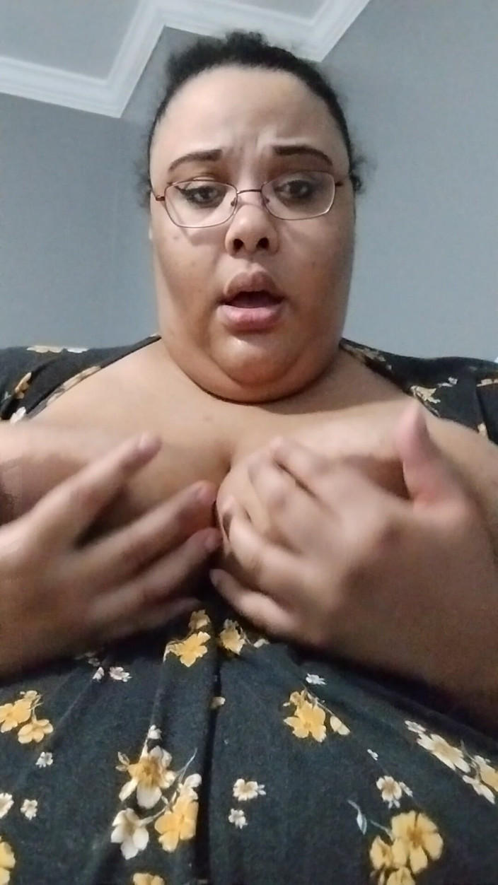 Jessica pigslut: Hraní s mými velkými kozami a lízání bradavek!