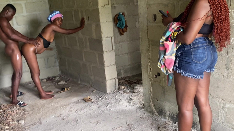 Pretty Pussy Studio: 我的前任和我的女友在未建成的建筑中给我惊喜