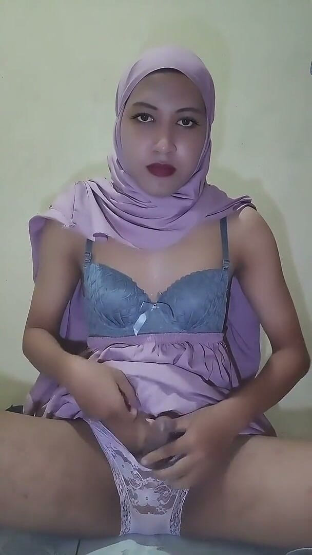 Un ragazzo musulmano effeminato ha bisogno di scopare (Servints) Muslim Femboy Needs to Fuck (Seravints)
