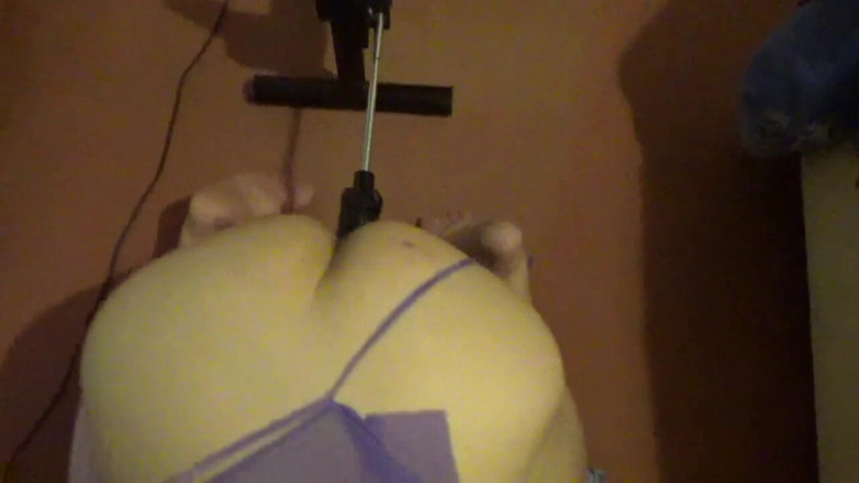 Gunked up girls: Kim fucked on fucking machine