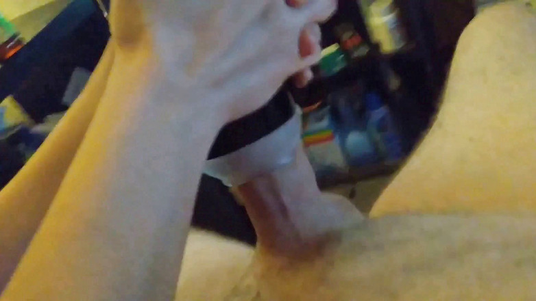 The Rabbit's Den: Sürtük evli kadın kocasının yarağını yepyeni bir oyuncakla sikiyor