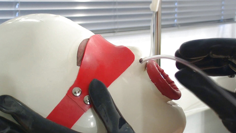 Rubber & Clinic Studio - 1ATOYS: Esperienza estrema di piscio