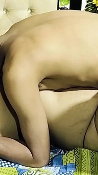 La moglie incinta indiana ha fatto sesso hardcore con il suo ragazzo