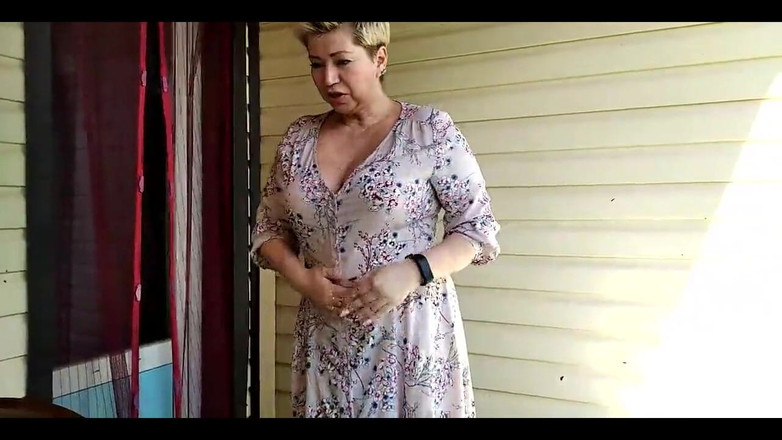 AimeeParadise: दाढ़ी वाले सौतेले डैडी सौतेली मम्मी को उसके विशाल लंड से होठों पर थप्पड़ मारते हैं