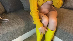 Jenny-Cum84: Masturbati sui miei stivali di gomma!