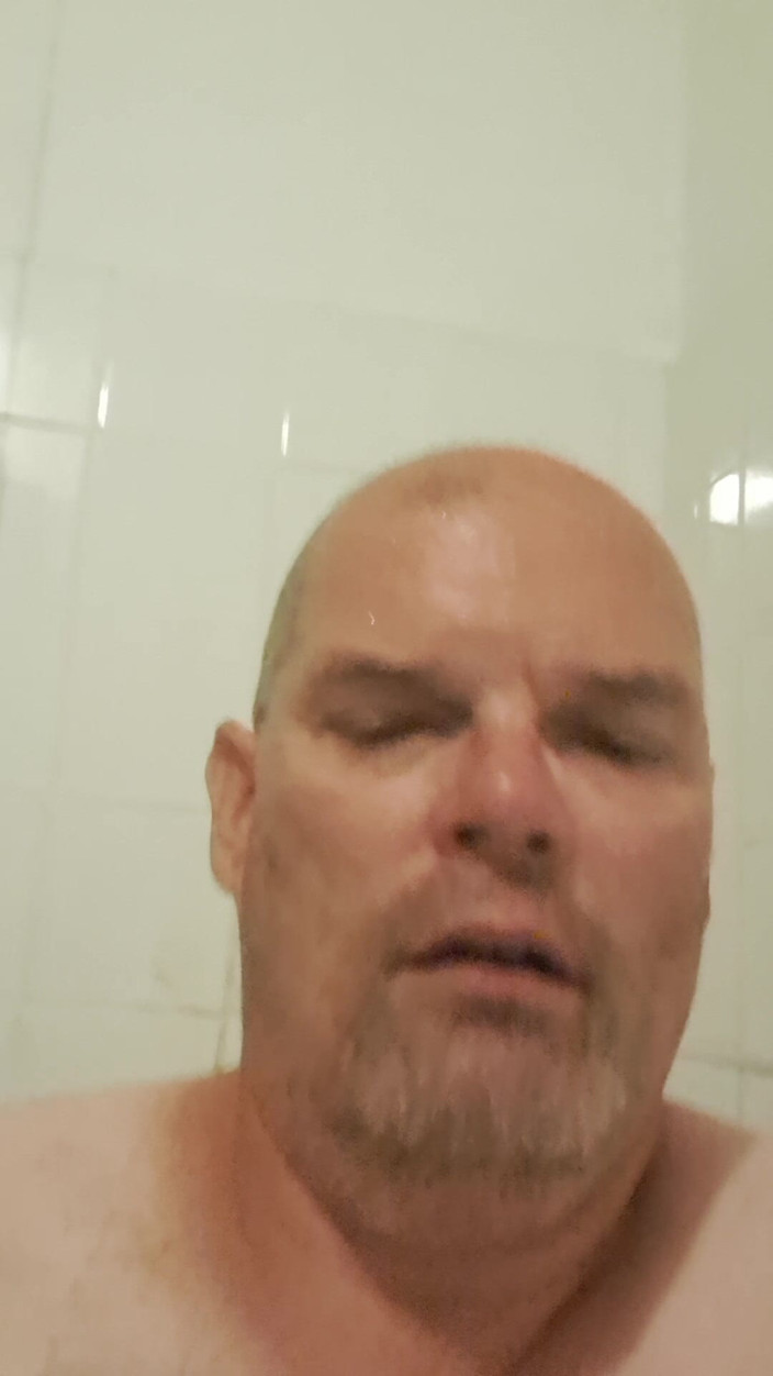 Fickspecht: A Bitch in the Bathtub