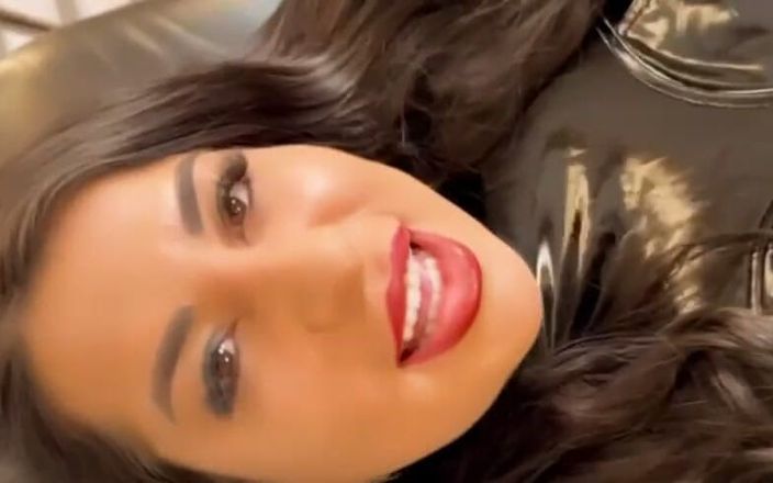 LadyAyse5: Bohyně uvolňuje otroka, servíruje