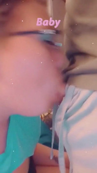 Prendre des vidéos de moi en train de jouer avec sa bite avec ma bouche, c’est tellement amusant 