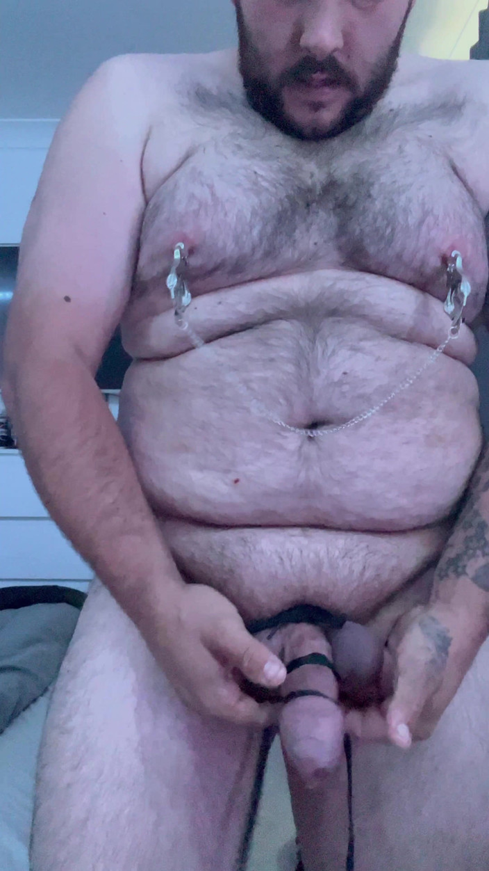 Shaun Cbt: Meme ucu kıskacı ve göt tıkacı ile yarak ve taşak...