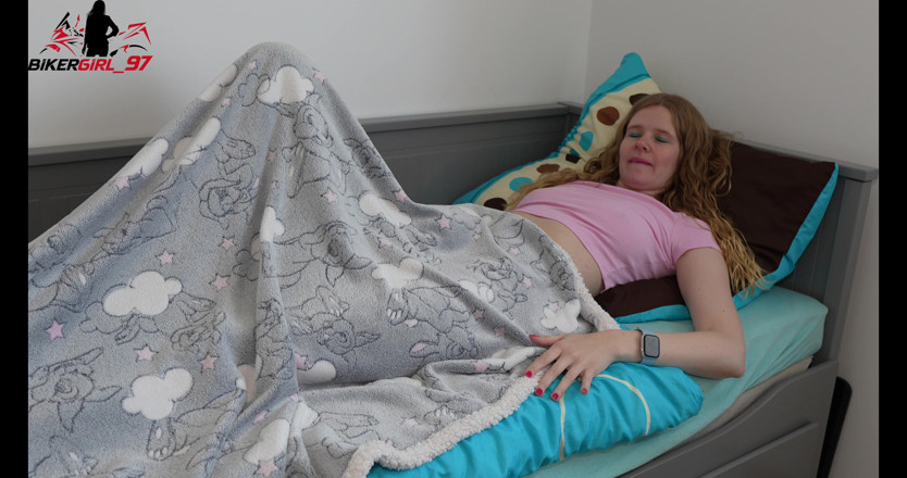Bikergirl_97: Teen Girl Secretly Fingers Herself in the Room