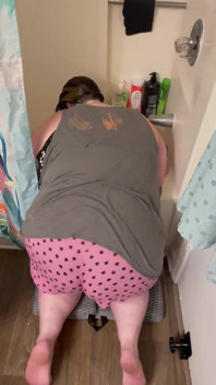 MILF Shaking Her Ass