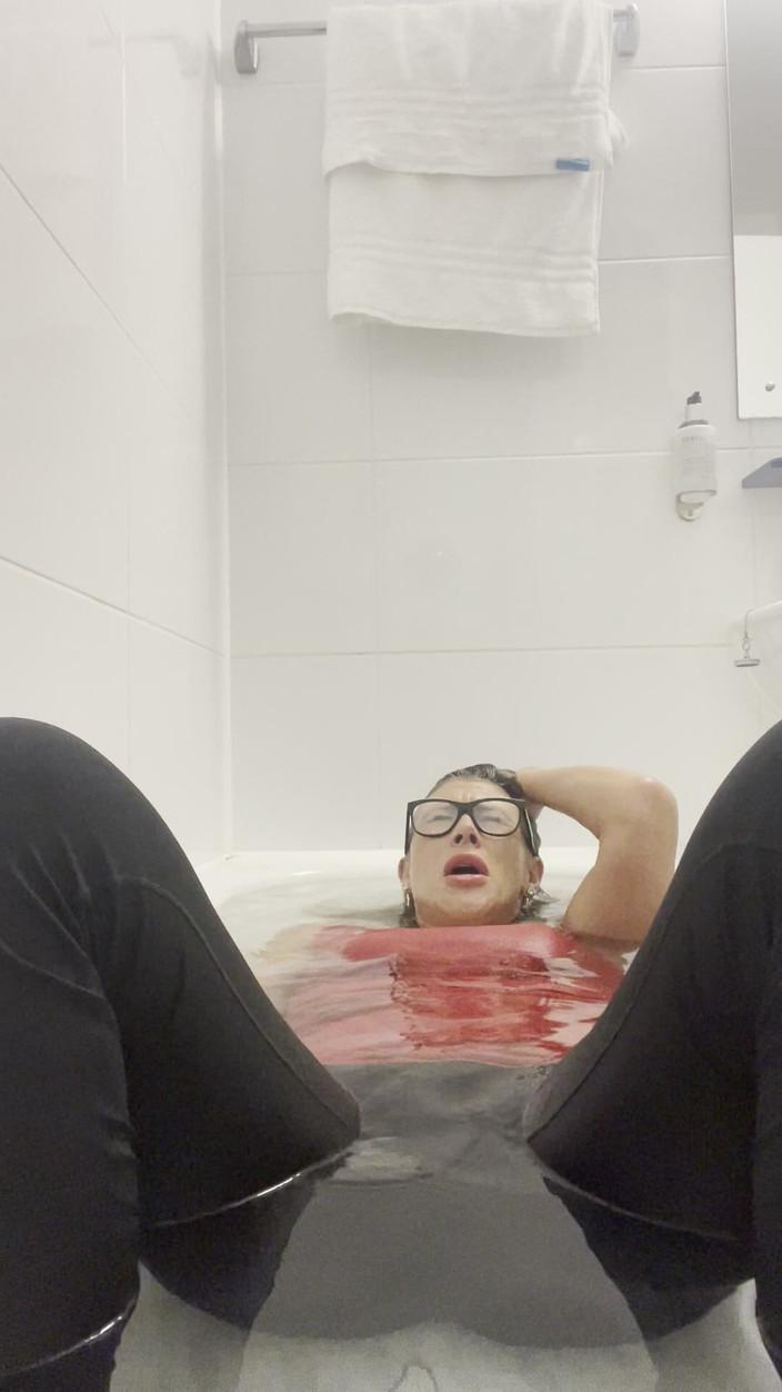 CALLIE ROKS: Обначенные и мокрые оргазмы