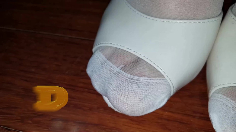 Dani Leg: Ноги Дені в білих колготках і сексуальних високих підборах кінчають