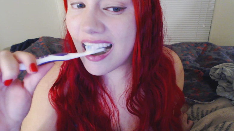 Scarlet Vixen: Чистю мои зубы