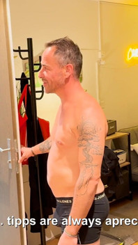Jonas Convices a Young Straight Delivery Guy to Get His First Blowjob by a Guy for a Big Tip