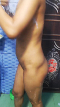 In bagno mostra il mio corpo