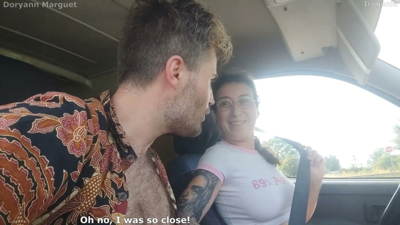 Irogenia: Girl Next Door Suce Un Autostoppeur Dans La Voiture (sous Titres...