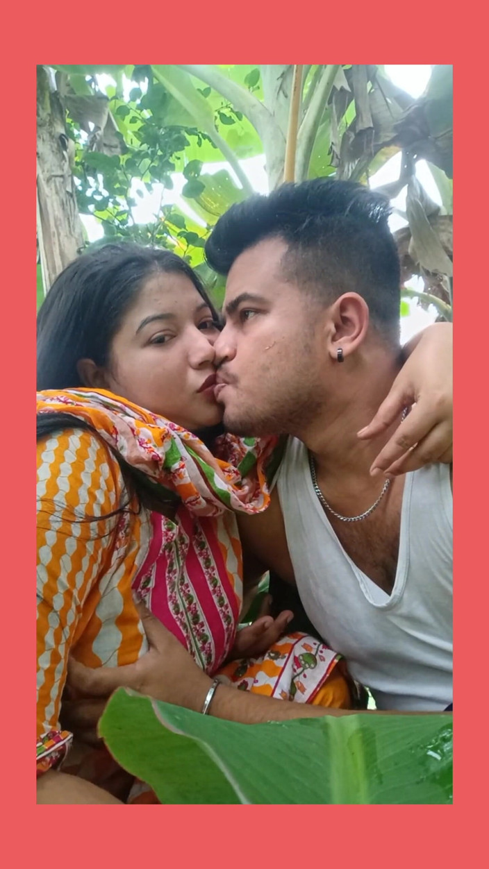 Taniyaxx: Desi pár hudební video