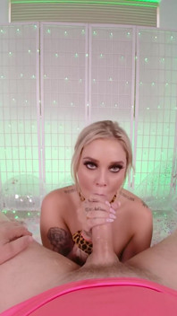 Stoute geile kitty Kali Roses zuigen en eten sperma