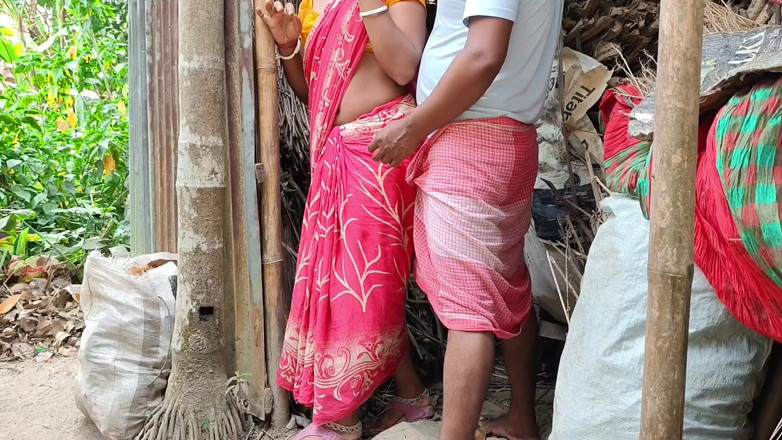 Fullmoti9: Outdoor New Hot Sexy Bhabhi and Me Sex Video Enjoy...