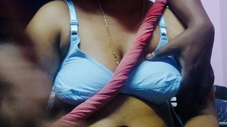 Desi Mohini: Große möpse, desi bhabhi mohini mit ihrem stiefsohn genossen