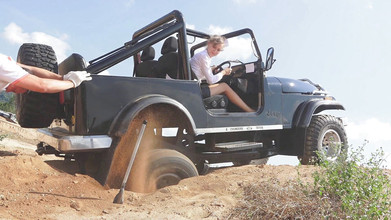 Angel The Dreamgirl: Keluar dari kereta dan menolak kereta lebih keras...